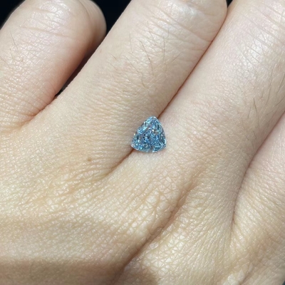 Phòng thí nghiệm 0,89 Carat đã tạo ra những viên kim cương màu Những viên kim cương nhân tạo màu xanh cắt hình tam giác